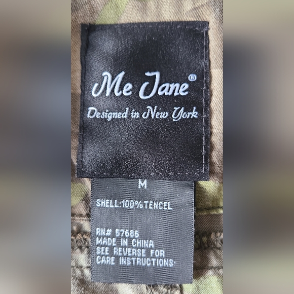 Sleeveless Camouflage Zippered Shirt - Picture 2 of 3